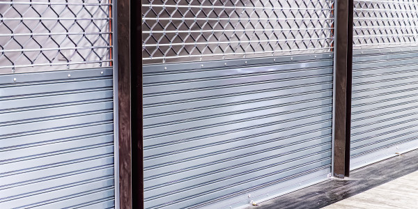 Reformas Integrales de Tiendas y Locales  Comerciales en Zaragoza · Instalación de  Ventanas y Persianas Comerciales
